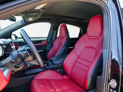 More photos of 2025 Porsche Cayenne Turbo E-Hybrid at Porsche Austin, TX