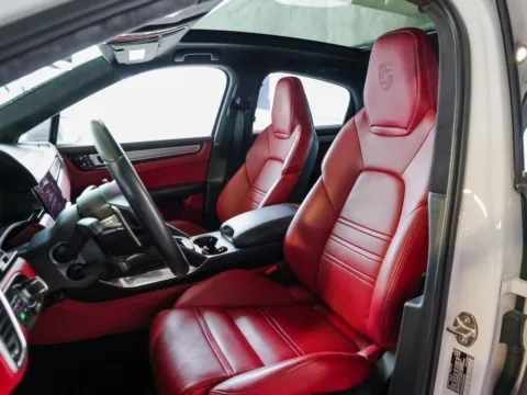 More photos of 2023 Porsche Cayenne Turbo at Porsche Austin, TX