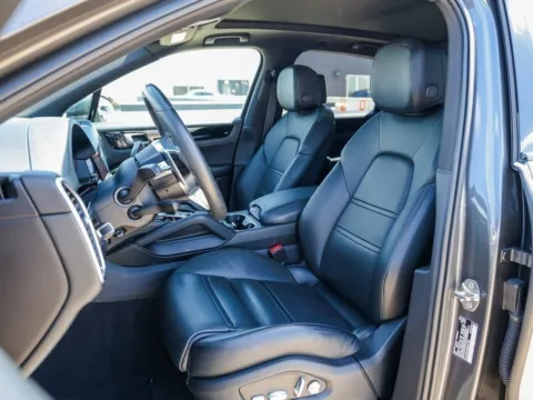 More photos of 2021 Porsche Cayenne at Porsche Austin, TX