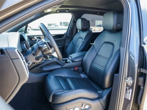 More photos of 2021 Porsche Cayenne at Porsche Austin, TX