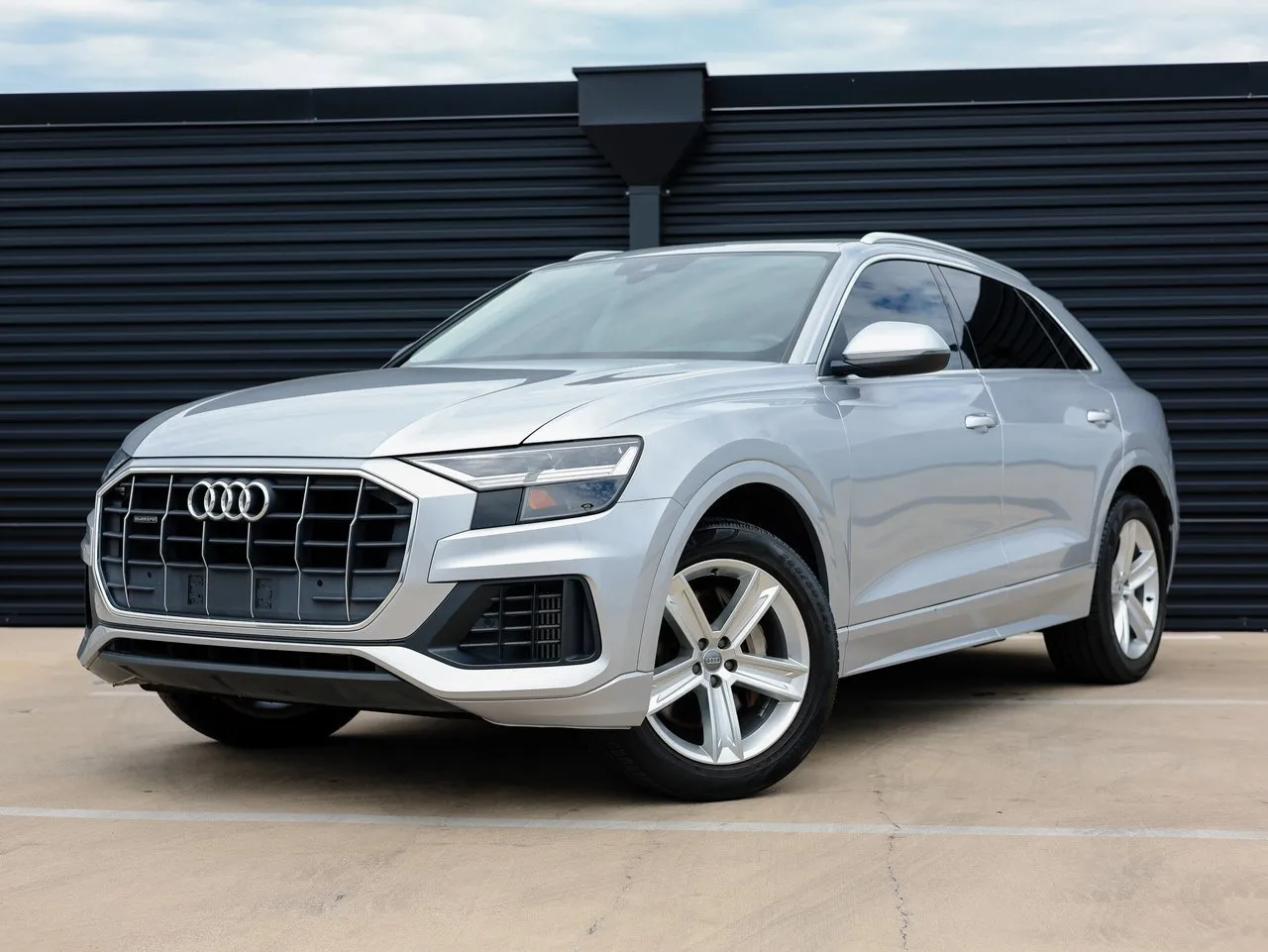 2019 Audi Q8 Premium's photo