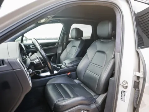 More photos of 2021 Porsche Cayenne Turbo at Porsche Austin, TX