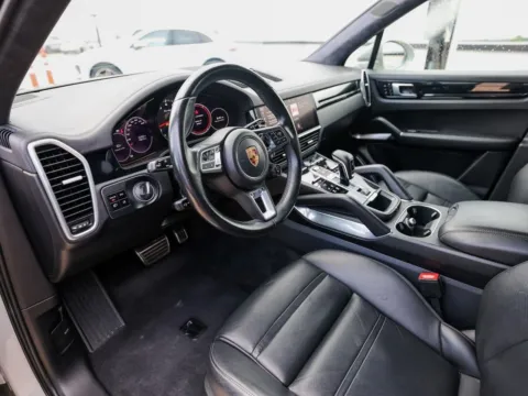 More photos of 2021 Porsche Cayenne Turbo at Porsche Austin, TX