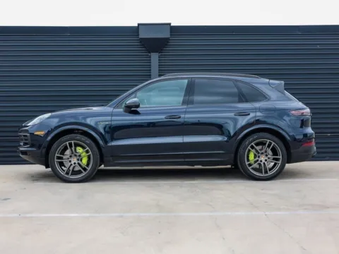 Photos of 2022 Porsche Cayenne Platinum Edition E-Hybrid for sale in Austin, TX at Porsche Austin