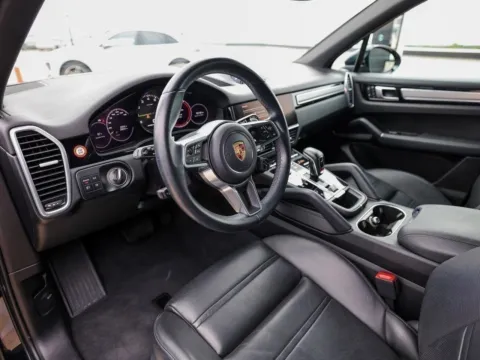 More photos of 2022 Porsche Cayenne Platinum Edition E-Hybrid at Porsche Austin, TX