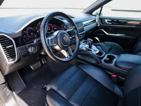 More photos of 2022 Porsche Cayenne S at Porsche Austin, TX
