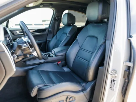 More photos of 2022 Porsche Cayenne S at Porsche Austin, TX