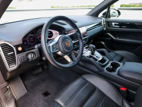 More photos of 2023 Porsche Cayenne at Porsche Austin, TX