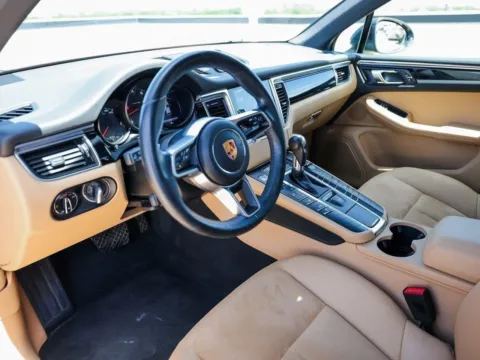 More photos of 2018 Porsche Macan at Porsche Austin, TX