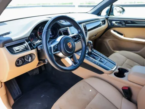 More photos of 2018 Porsche Macan at Porsche Austin, TX