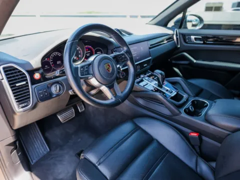 More photos of 2022 Porsche Cayenne S at Porsche Austin, TX