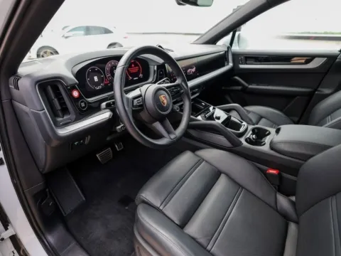 More photos of 2024 Porsche Cayenne S at Porsche Austin, TX