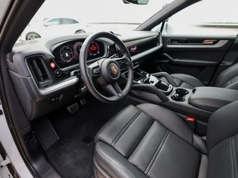 More photos of 2024 Porsche Cayenne S at Porsche Austin, TX