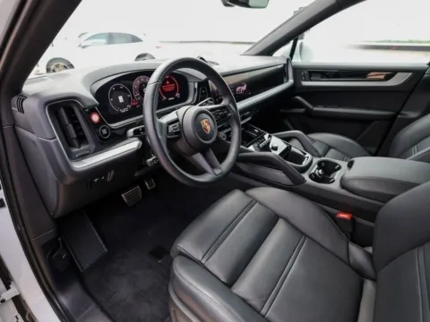 More photos of 2024 Porsche Cayenne S at Porsche Austin, TX