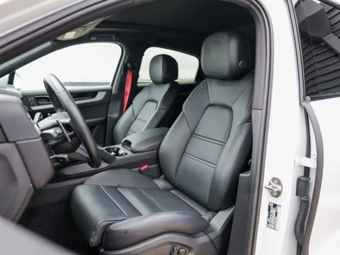 More photos of 2024 Porsche Cayenne S at Porsche Austin, TX