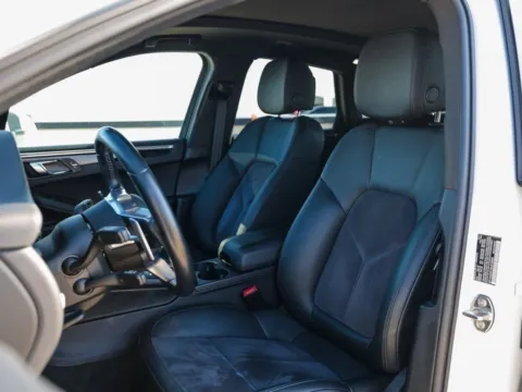 More photos of 2021 Porsche Macan at Porsche Austin, TX