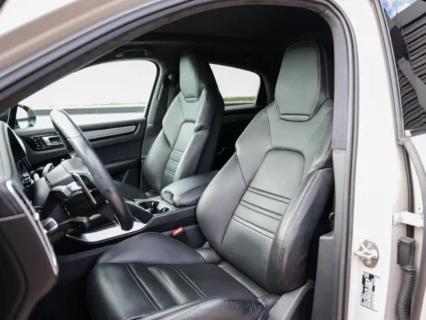 More photos of 2021 Porsche Cayenne Turbo at Porsche Austin, TX