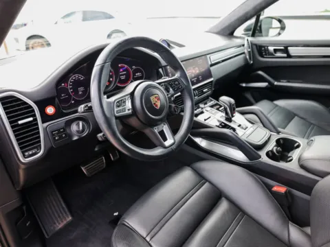 More photos of 2021 Porsche Cayenne Turbo at Porsche Austin, TX