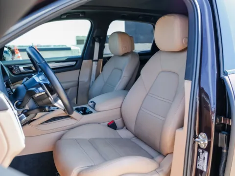 More photos of 2022 Porsche Cayenne Platinum Edition at Porsche Austin, TX