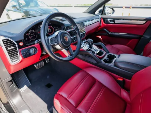 More photos of 2023 Porsche Cayenne S Platinum Edition at Porsche Austin, TX