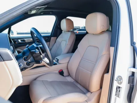 More photos of 2023 Porsche Cayenne at Porsche Austin, TX