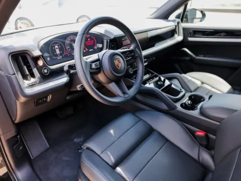 More photos of 2025 Porsche Cayenne at Porsche Austin, TX