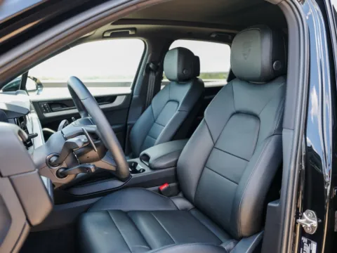 More photos of 2025 Porsche Cayenne at Porsche Austin, TX