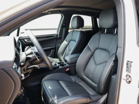 More photos of 2025 Porsche Macan at Porsche Austin, TX