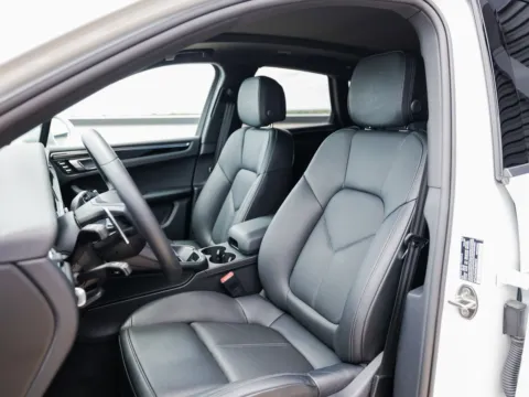 More photos of 2025 Porsche Macan at Porsche Austin, TX