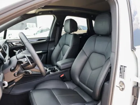 More photos of 2025 Porsche Macan at Porsche Austin, TX