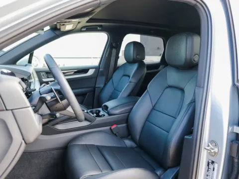 More photos of 2025 Porsche Cayenne at Porsche Austin, TX