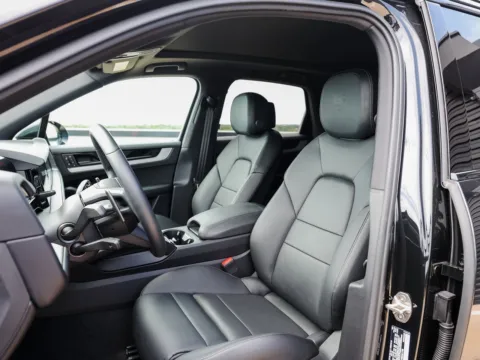 More photos of 2025 Porsche Cayenne at Porsche Austin, TX