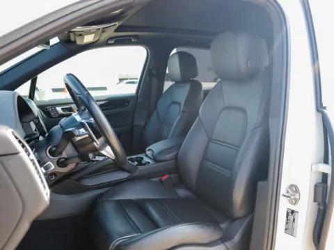More photos of 2022 Porsche Cayenne at Porsche Austin, TX