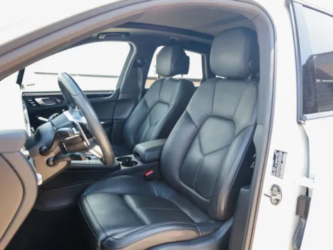 More photos of 2020 Porsche Macan S at Porsche Austin, TX