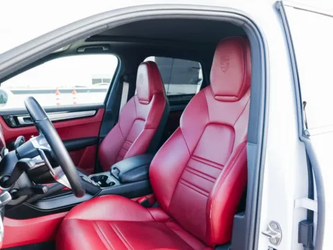 More photos of 2022 Porsche Cayenne Platinum Edition at Porsche Austin, TX