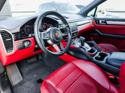 More photos of 2022 Porsche Cayenne Platinum Edition at Porsche Austin, TX