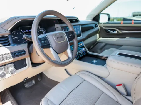 More photos of 2021 GMC Yukon Denali at Porsche Austin, TX
