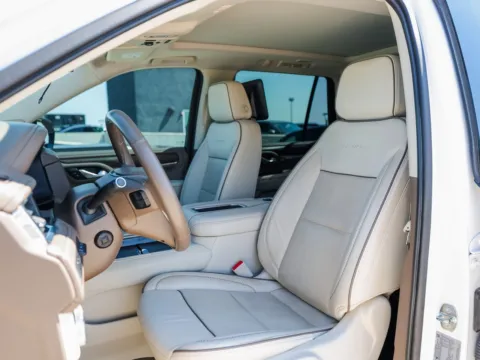 More photos of 2021 GMC Yukon Denali at Porsche Austin, TX
