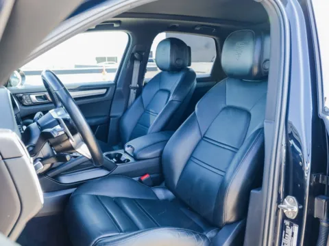More photos of 2022 Porsche Cayenne Platinum Edition at Porsche Austin, TX