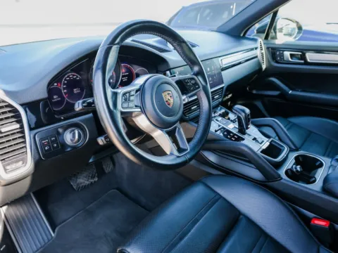 More photos of 2022 Porsche Cayenne Platinum Edition at Porsche Austin, TX