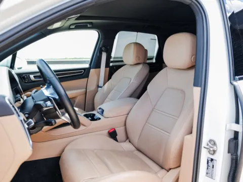 More photos of 2023 Porsche Cayenne Platinum Edition at Porsche Austin, TX