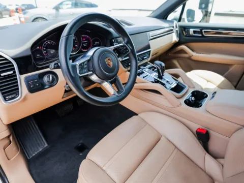 More photos of 2023 Porsche Cayenne Platinum Edition at Porsche Austin, TX