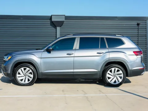 Photos of 2021 Volkswagen Atlas 3.6L V6 SE w/Technology for sale in Austin, TX at Porsche Austin