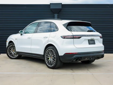 Another view of 2022 Porsche Cayenne Platinum Edition E-Hybrid for sale in Austin, TX at Porsche Austin