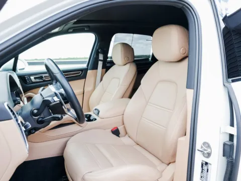 More photos of 2022 Porsche Cayenne Platinum Edition E-Hybrid at Porsche Austin, TX