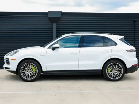 Photos of 2022 Porsche Cayenne Platinum Edition E-Hybrid for sale in Austin, TX at Porsche Austin