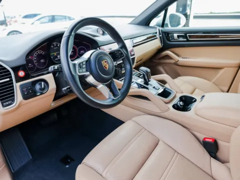 More photos of 2022 Porsche Cayenne Platinum Edition E-Hybrid at Porsche Austin, TX