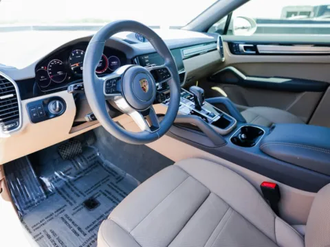 More photos of 2023 Porsche Cayenne Platinum Edition at Porsche Austin, TX