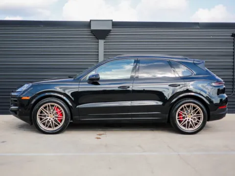 Photos of 2024 Porsche Cayenne S for sale in Austin, TX at Porsche Austin
