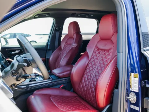 More photos of 2022 Audi SQ7 Prestige at Porsche Austin, TX